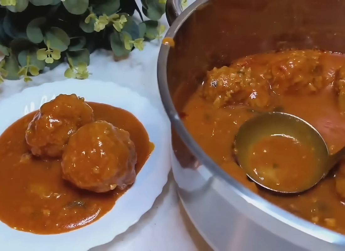Savršene ćufte u paradajz sosu: domaći recept koji osvaja na prvi zalogaj