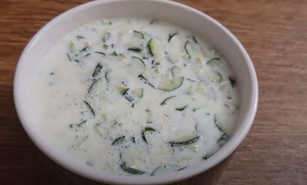 Hladna salata od krastavca, nane i kefira