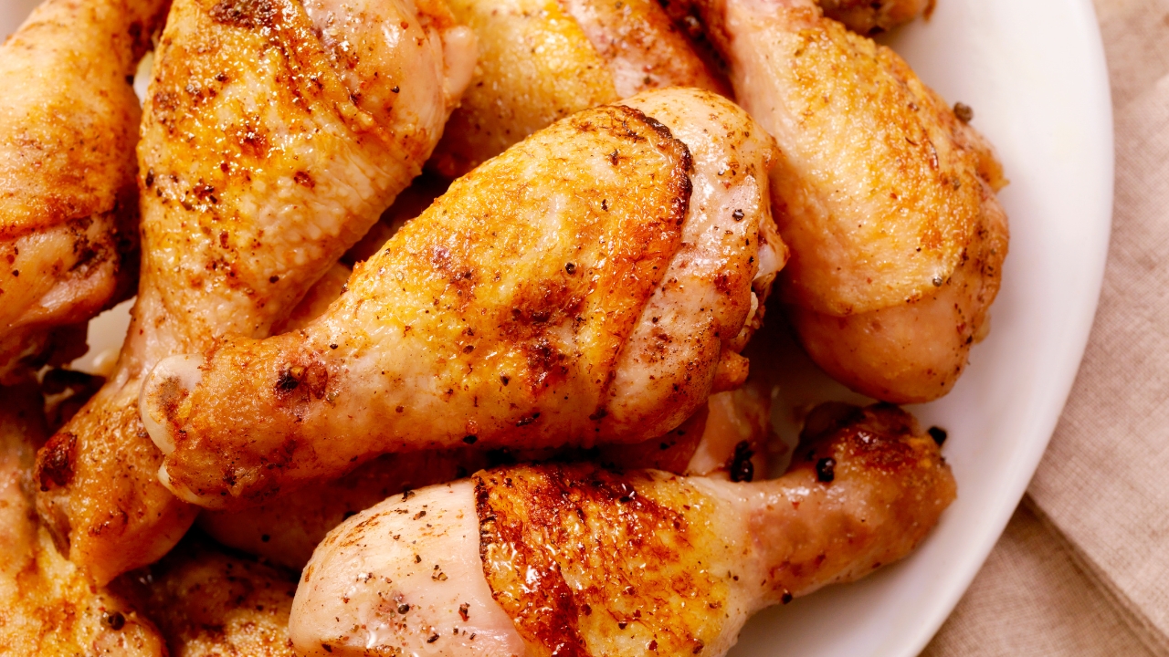 Cooked chicken drumsticks with a golden crust on a plate