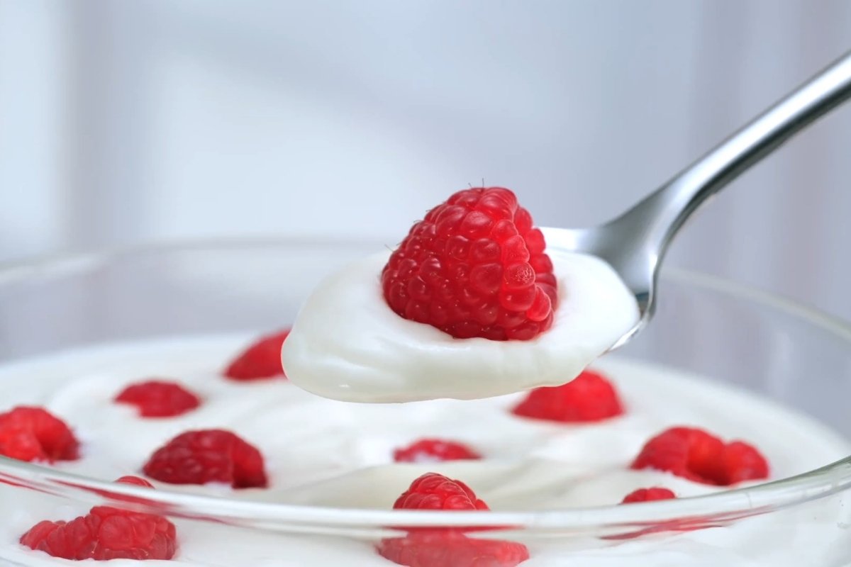 grčki jogurt i maline